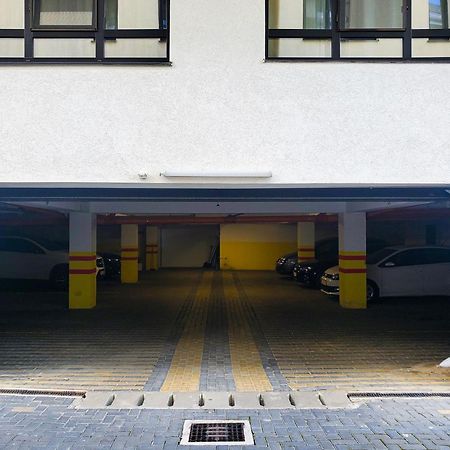 Dreamgarden Airport Apartment & Secure Parking & Airport Shuttle Iasi Exterior photo