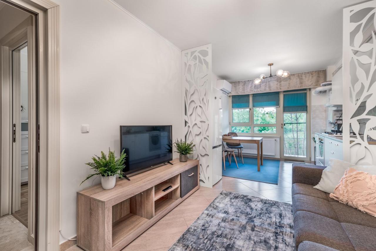Dreamgarden Airport Apartment & Secure Parking & Airport Shuttle Iasi Exterior photo